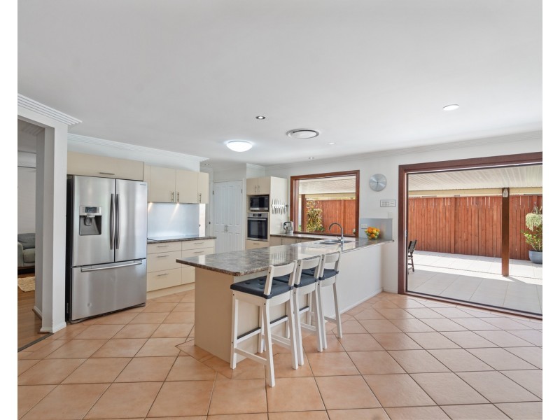 14 Moores Road, Redland Bay QLD 4165