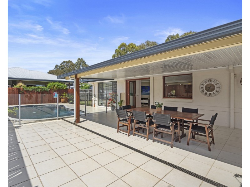 14 Moores Road, Redland Bay QLD 4165