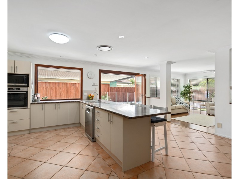 14 Moores Road, Redland Bay QLD 4165