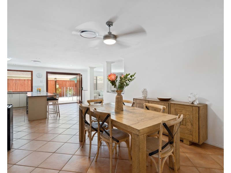 14 Moores Road, Redland Bay QLD 4165