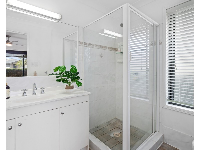 14 Moores Road, Redland Bay QLD 4165