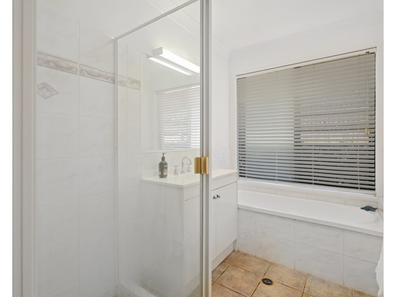 14 Moores Road, Redland Bay QLD 4165