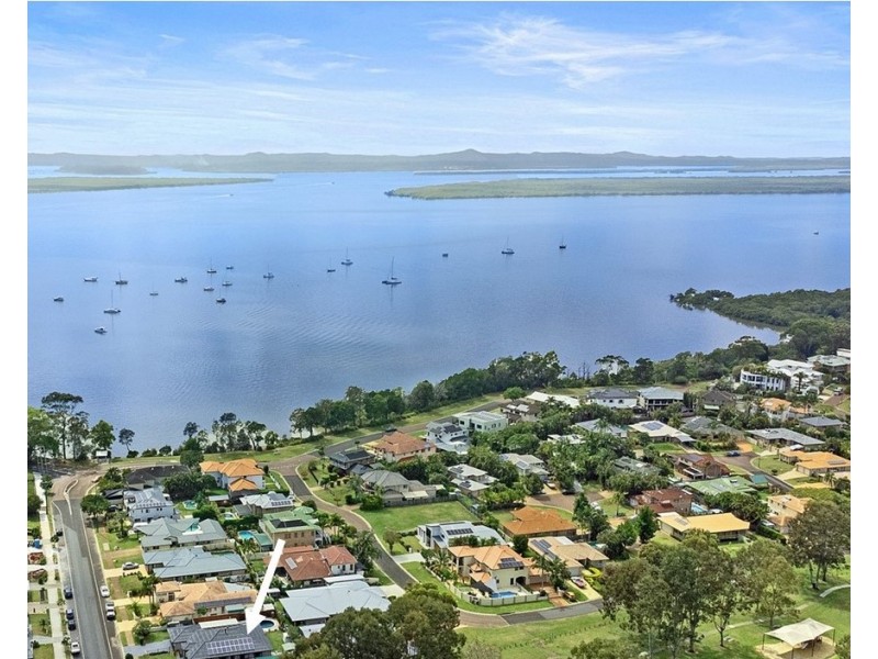14 Moores Road, Redland Bay QLD 4165