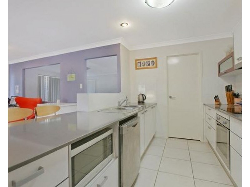 5 Shaw Place, Redland Bay QLD 4165