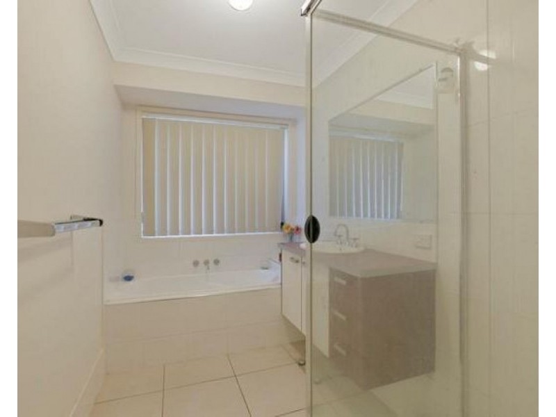 5 Shaw Place, Redland Bay QLD 4165