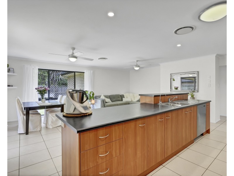 5 Kimbolton Drive, Redland Bay QLD 4165