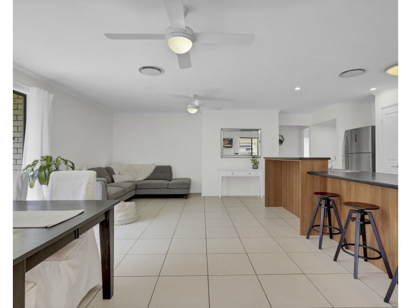 5 Kimbolton Drive, Redland Bay QLD 4165