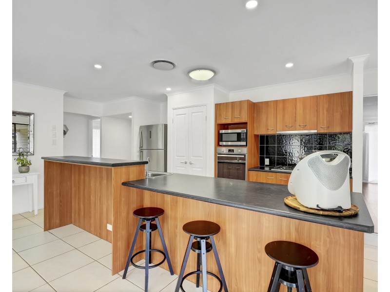 5 Kimbolton Drive, Redland Bay QLD 4165