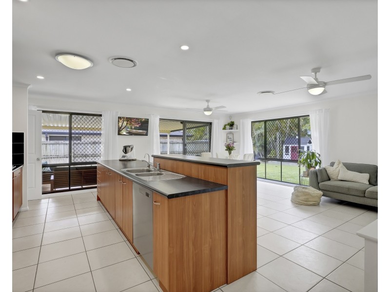 5 Kimbolton Drive, Redland Bay QLD 4165