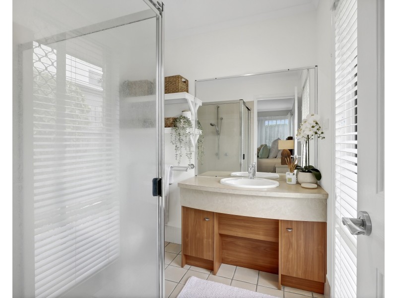 5 Kimbolton Drive, Redland Bay QLD 4165
