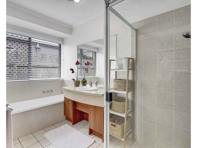 5 Kimbolton Drive, Redland Bay QLD 4165