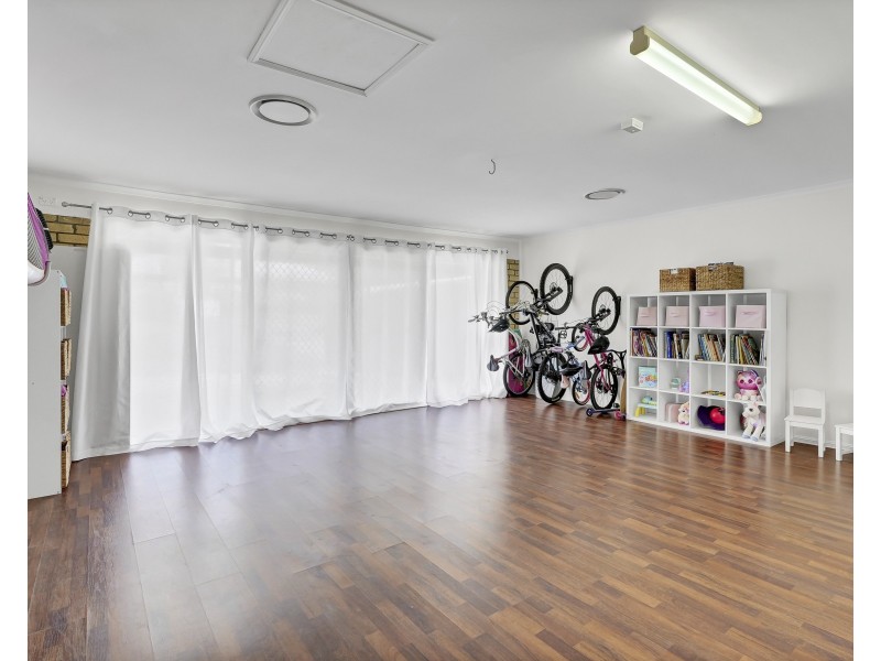 5 Kimbolton Drive, Redland Bay QLD 4165