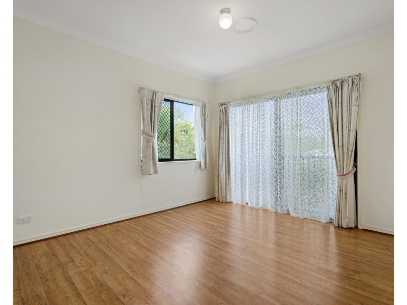 32 Sandy Cove Place, Redland Bay QLD 4165