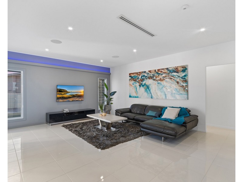 8 Nadine Crescent, Thornlands QLD 4164