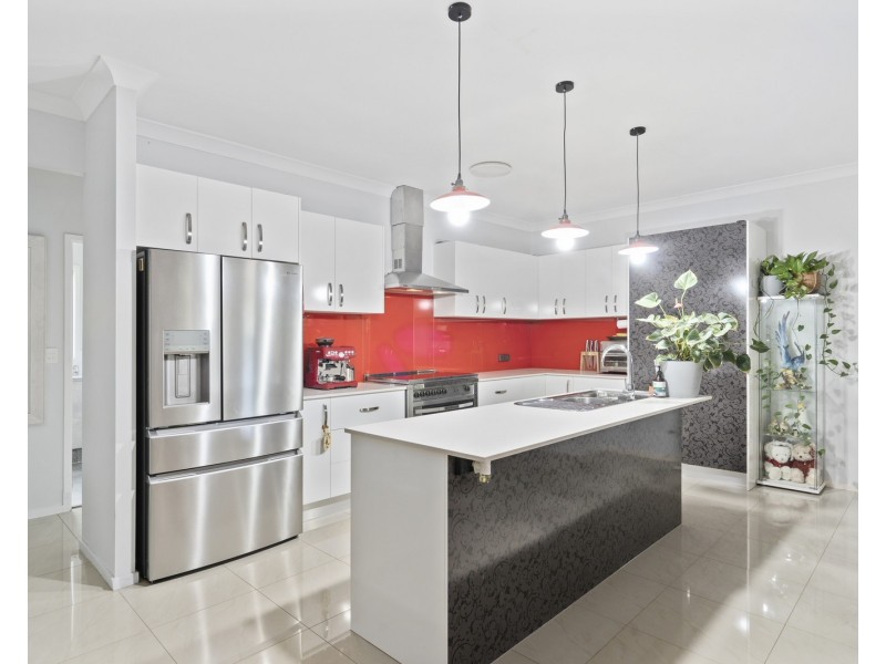 18 Binya Street, Holland Park QLD 4121