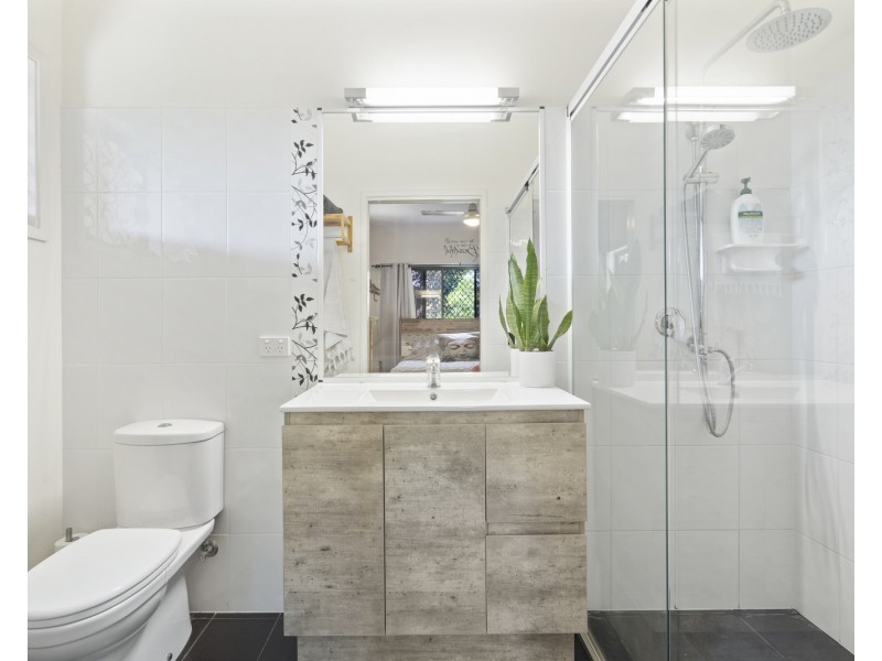 18 Binya Street, Holland Park QLD 4121