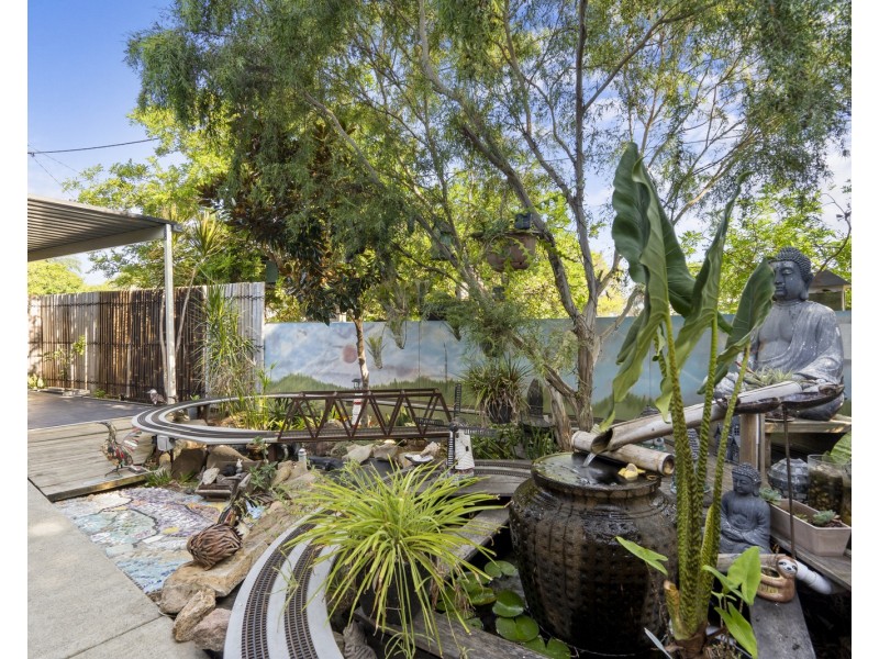 18 Binya Street, Holland Park QLD 4121