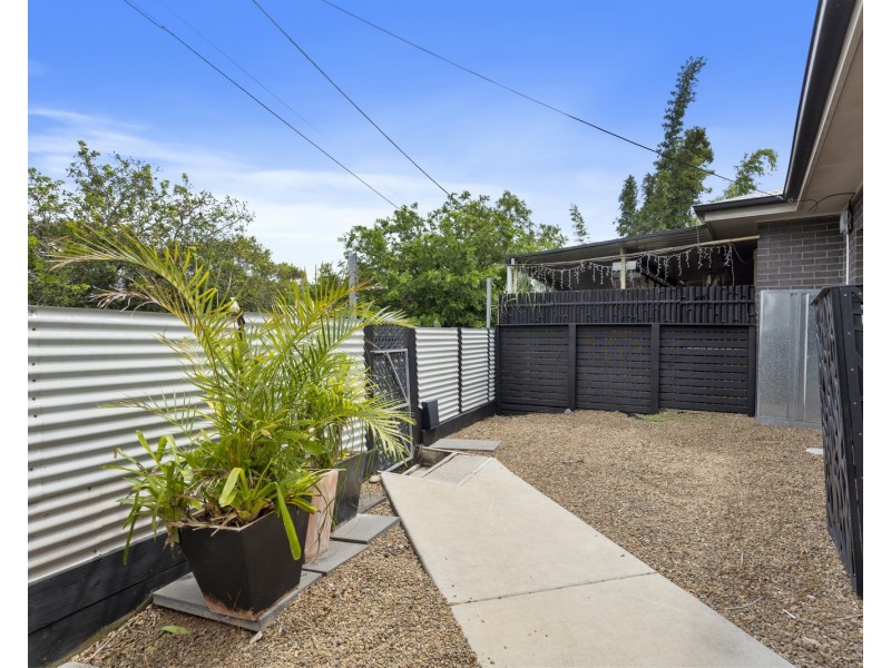 18 Binya Street, Holland Park QLD 4121