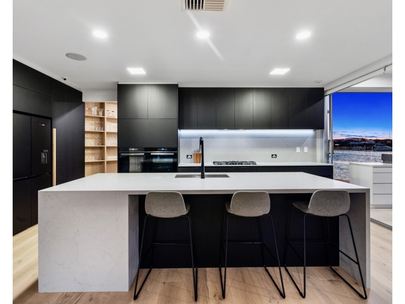 14 Bonaventure Court, Raby Bay QLD 4163
