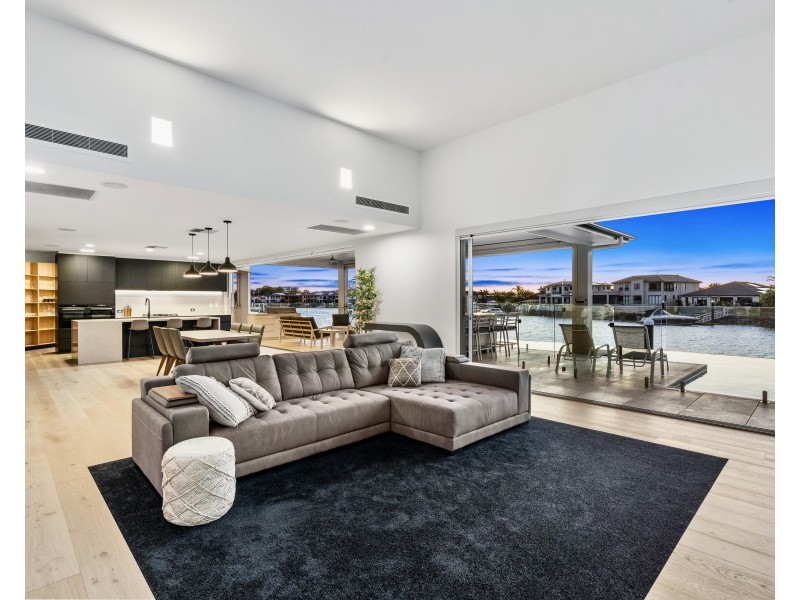 14 Bonaventure Court, Raby Bay QLD 4163