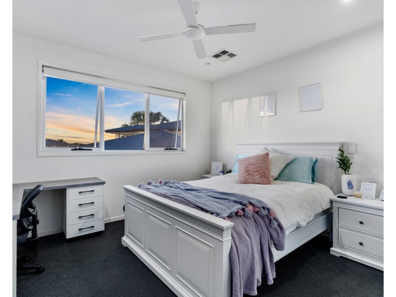 14 Bonaventure Court, Raby Bay QLD 4163