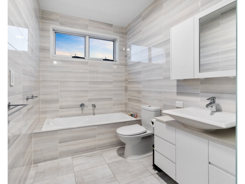 14 Bonaventure Court, Raby Bay QLD 4163