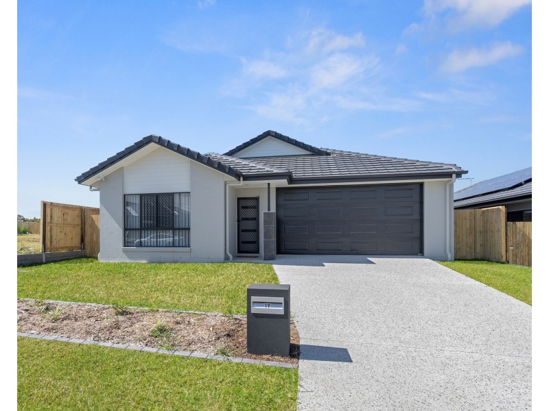 19 Haven Street, Victoria Point QLD 4165