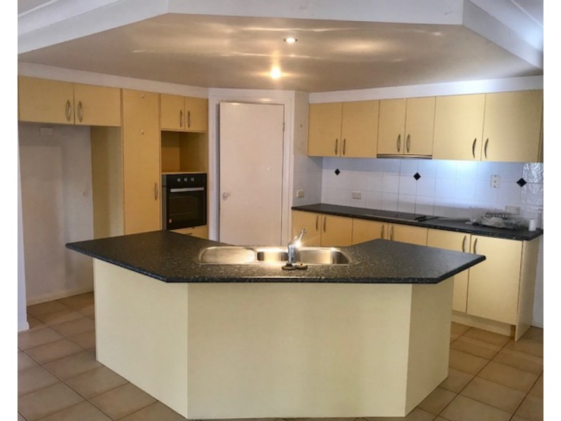 4 Garrett Street, Redland Bay QLD 4165