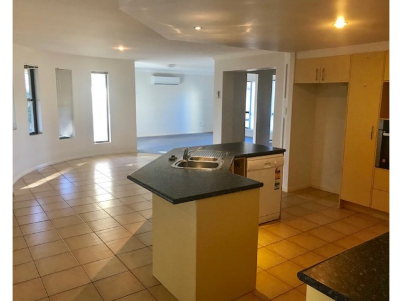 4 Garrett Street, Redland Bay QLD 4165