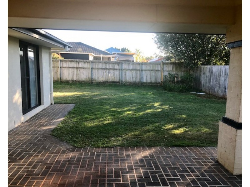 4 Garrett Street, Redland Bay QLD 4165