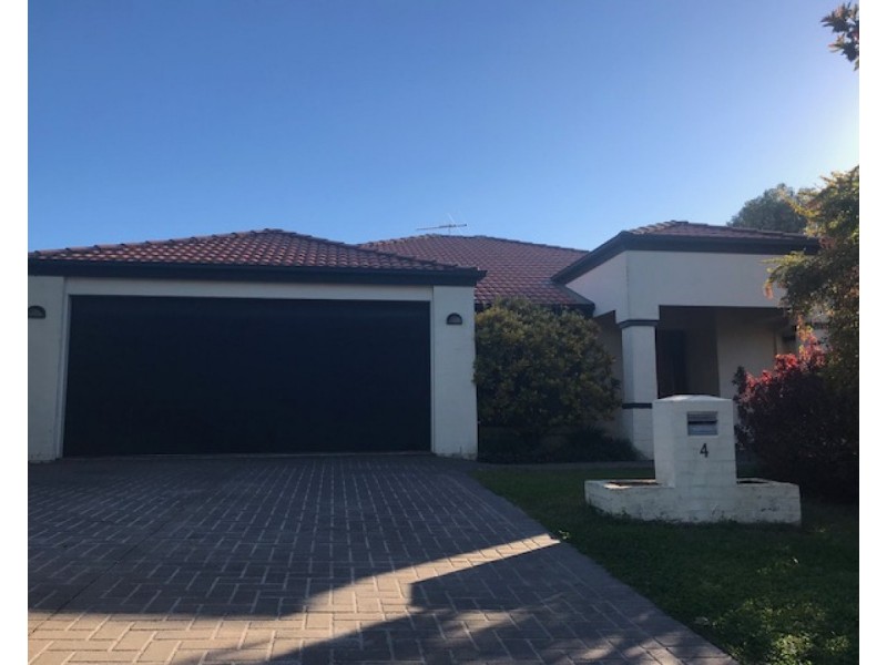 4 Garrett Street, Redland Bay QLD 4165