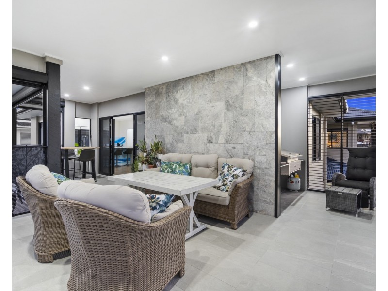 2 Baylink Drive, Redland Bay QLD 4165