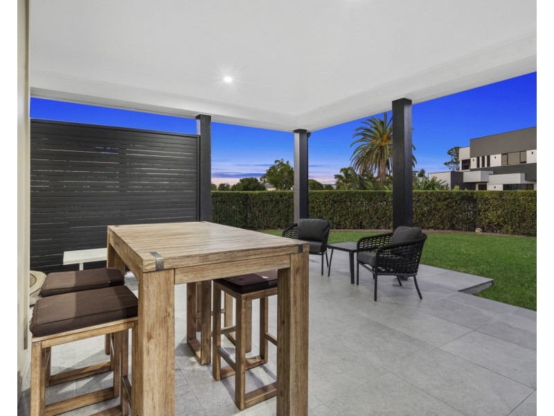 2 Baylink Drive, Redland Bay QLD 4165