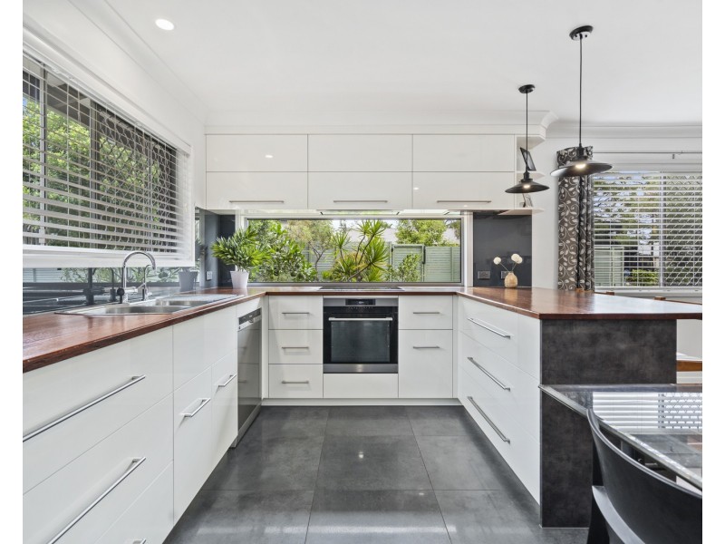 19 Rossinton Street, Birkdale QLD 4159
