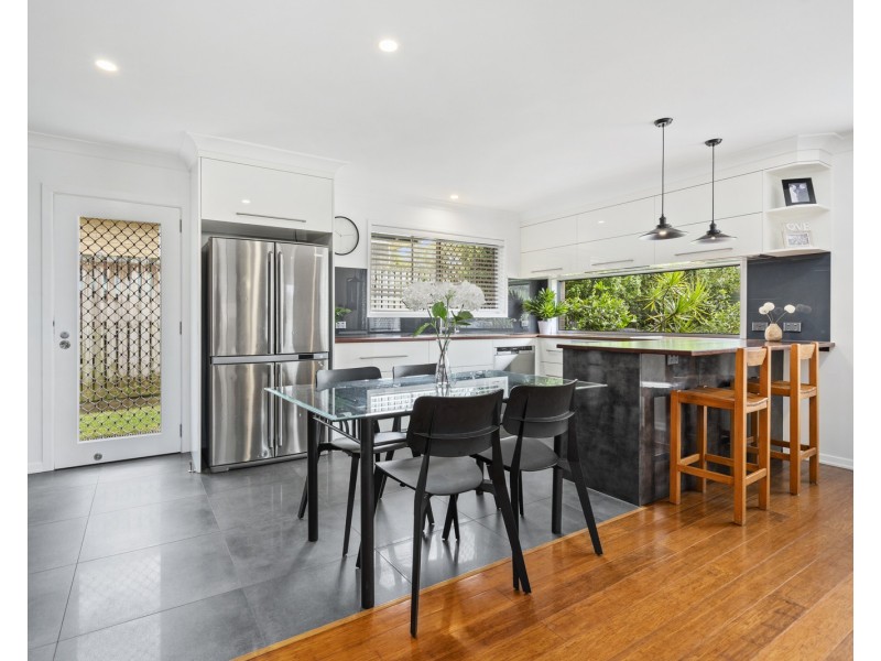19 Rossinton Street, Birkdale QLD 4159