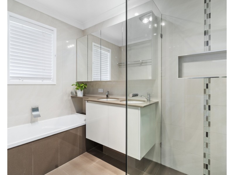 19 Rossinton Street, Birkdale QLD 4159