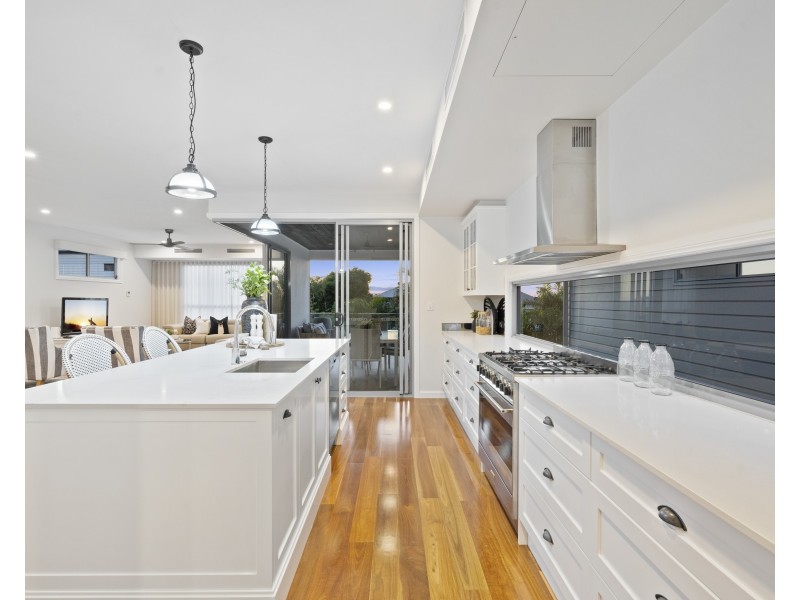 51 Walnut Street, Wynnum QLD 4178