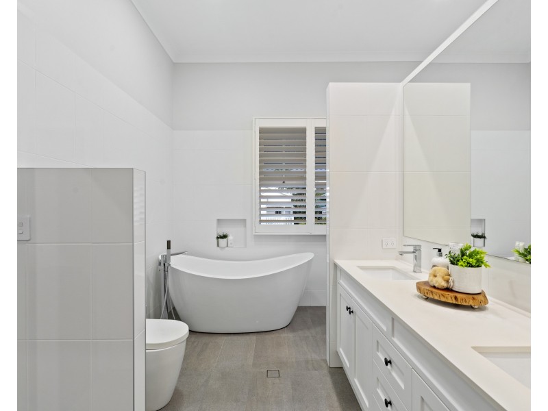 51 Walnut Street, Wynnum QLD 4178