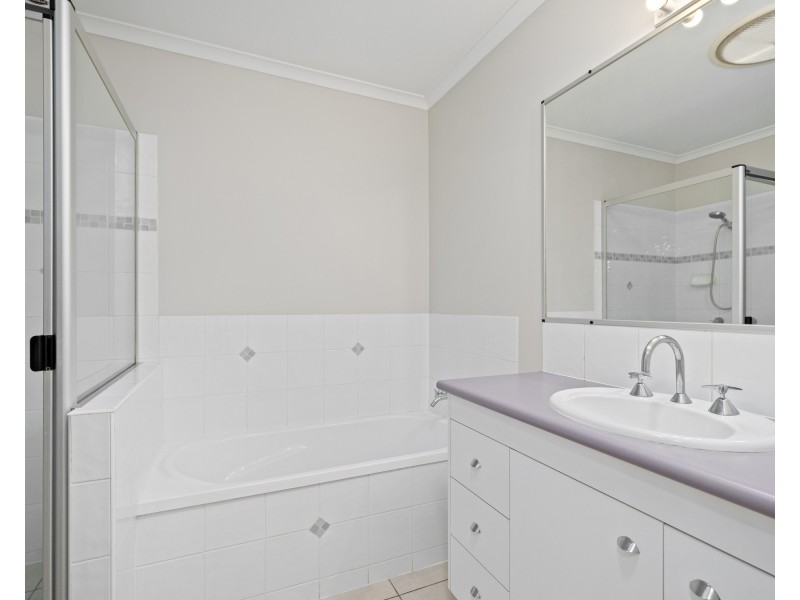 8/8 Zahner Place, Manly West QLD 4179
