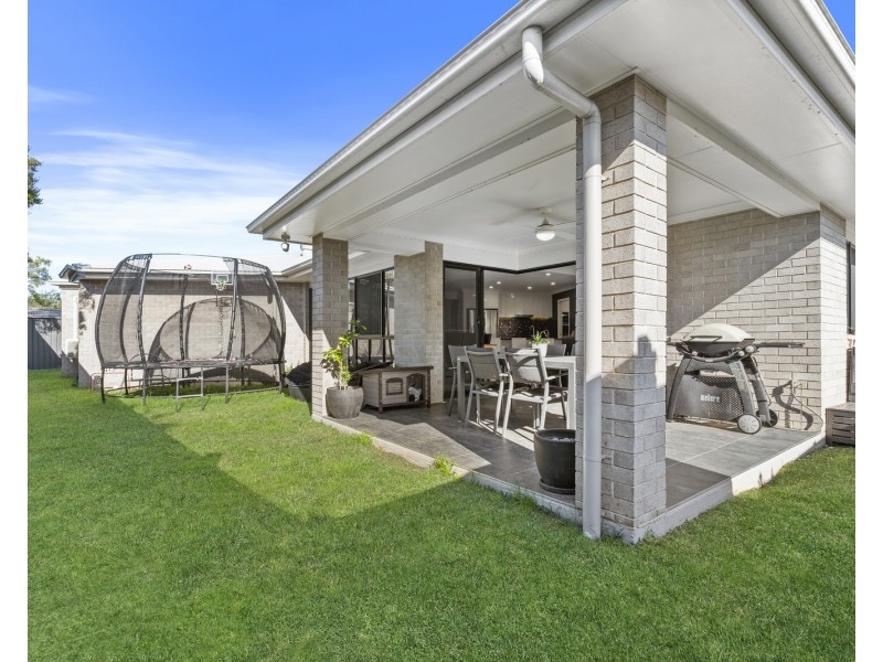 150 Bankswood Drive, Redland Bay QLD 4165