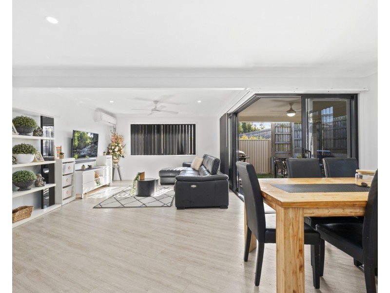 150 Bankswood Drive, Redland Bay QLD 4165