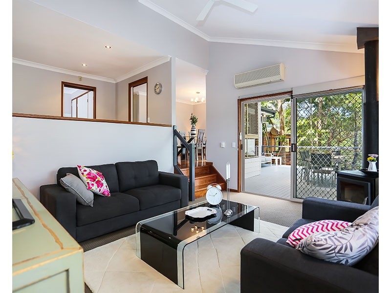 35 Leonarda Drive, Ferny Hills QLD 4055
