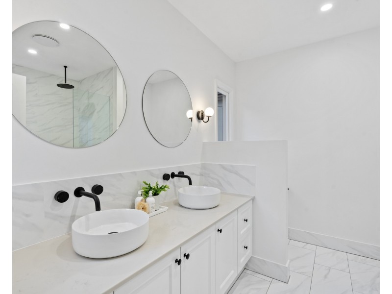 76 Manly Road, Manly West QLD 4179