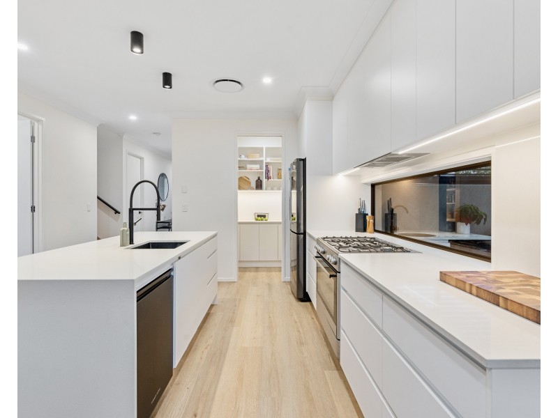39 Salisbury Street, Redland Bay QLD 4165