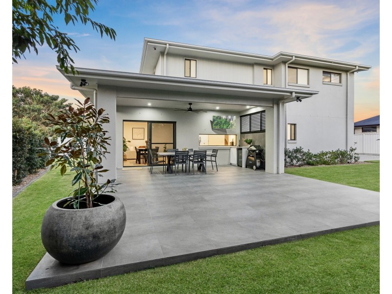 39 Salisbury Street, Redland Bay QLD 4165