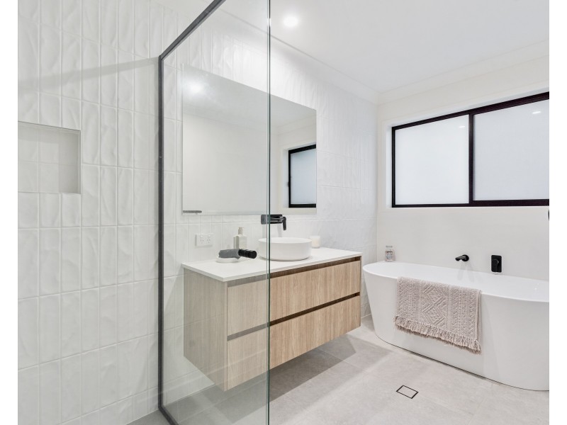 39 Salisbury Street, Redland Bay QLD 4165