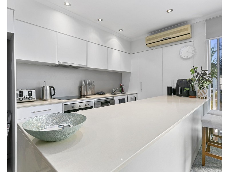 202/18 Richmond Road, Morningside QLD 4170