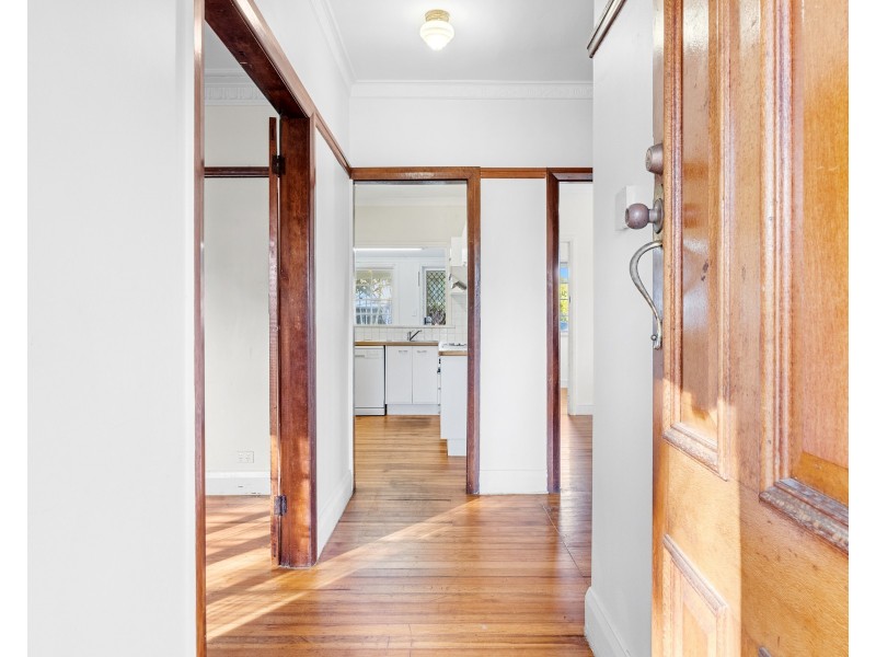 4 Duncan Street, Macleay Island QLD 4184