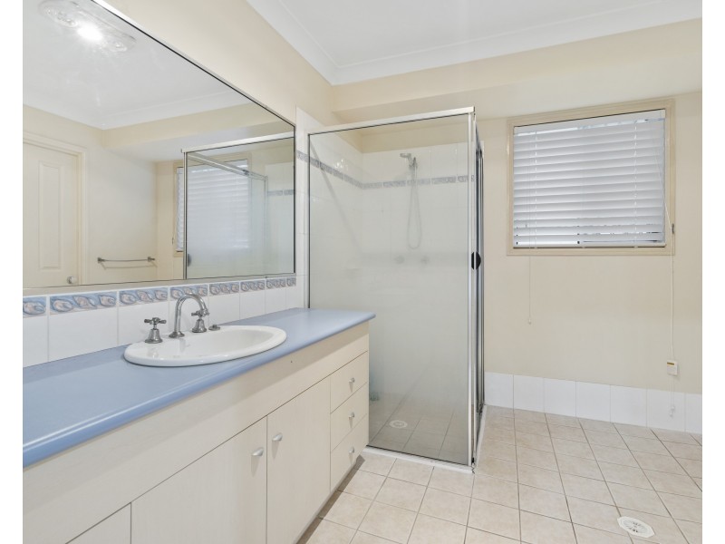 4 Panorama Court, Redland Bay QLD 4165