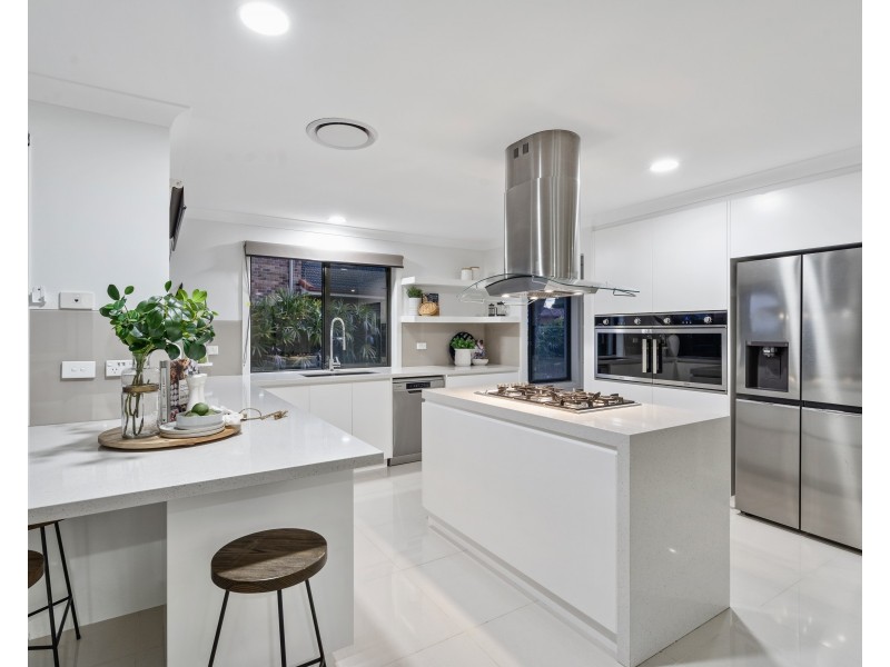 12 Plymouth Court, Raby Bay QLD 4163